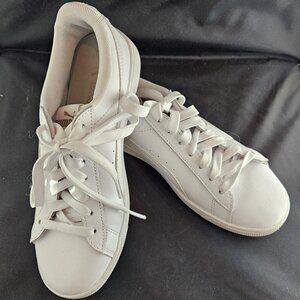 Women's White Leather Gold Logo Vikky V2 Low Top Puma Sneakers Size 5.5